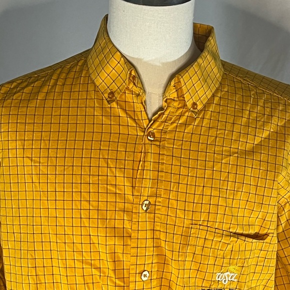 Red Oak Sportswear Wichita State Shockers Vintage Long Sleeve Button Up - Picture 3 of 8
